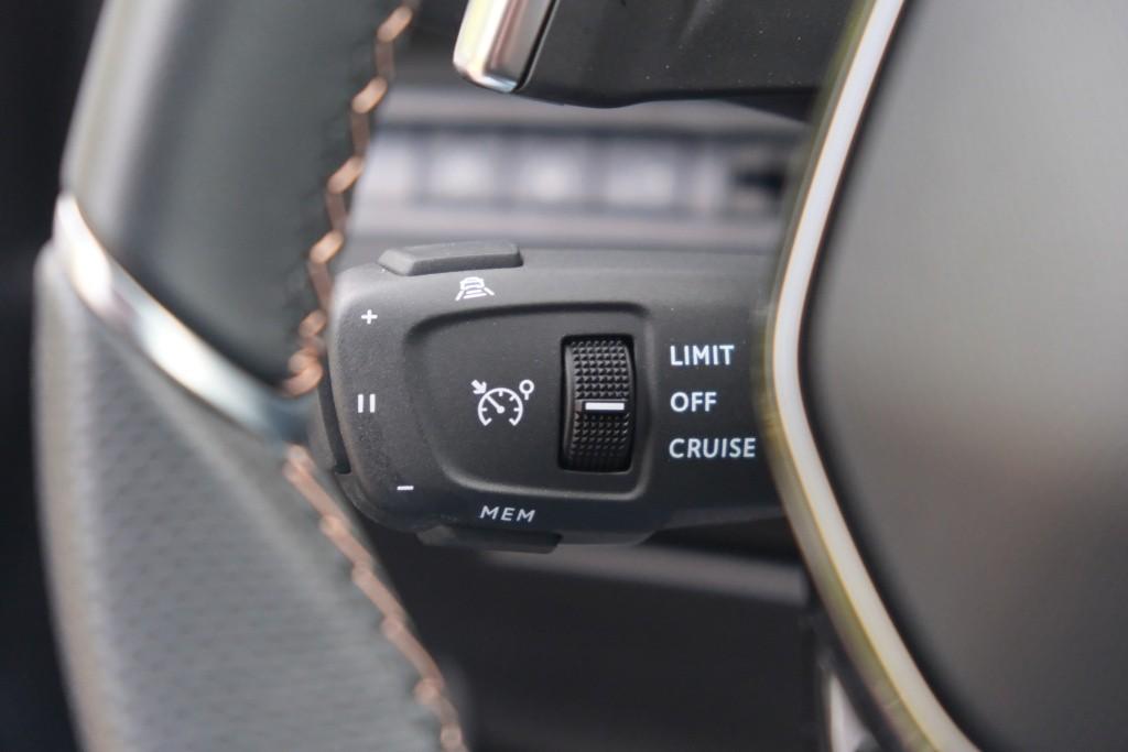 Peugeot 5008 1.2 PureTech 130pk EAT8 GT | Black Pack | Navi | App Connect | Adaptive Cruise | Keyless | Elektrische Achterklep afbeelding 9