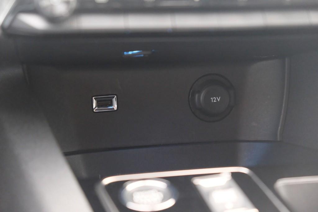Peugeot 5008 1.2 PureTech 130pk EAT8 GT | Black Pack | Navi | App Connect | Adaptive Cruise | Keyless | Elektrische Achterklep afbeelding 22