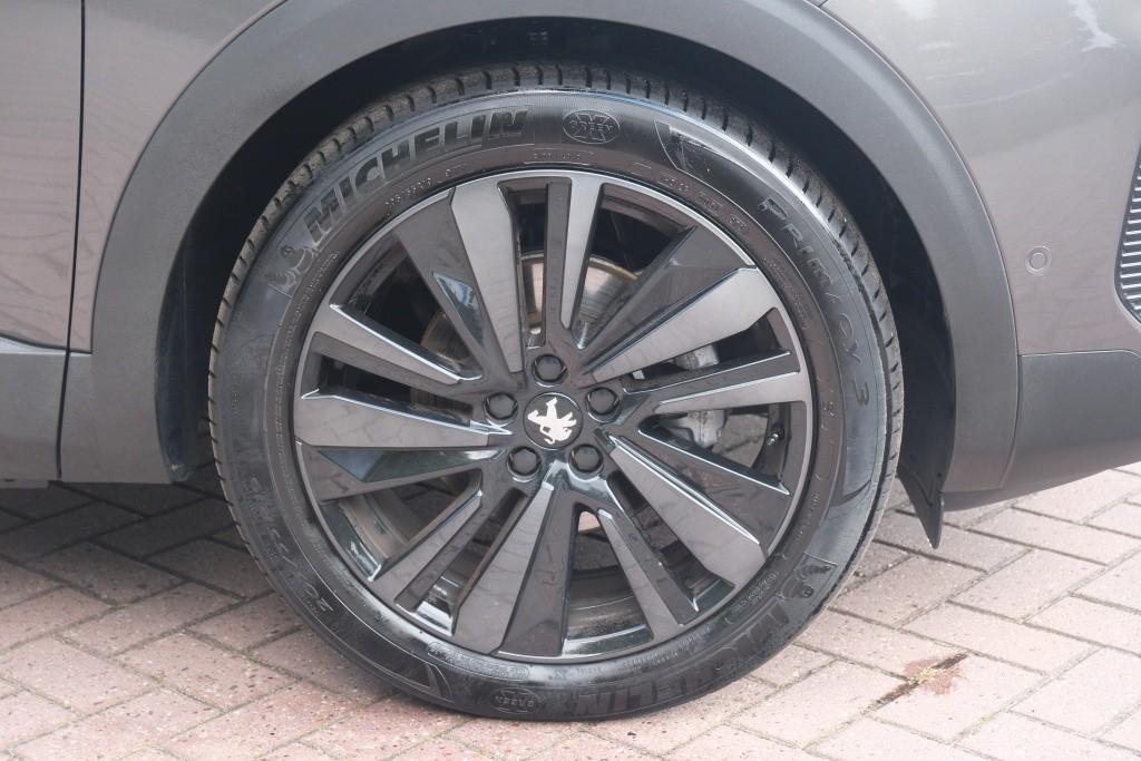 Peugeot 5008 1.2 PureTech 130pk EAT8 GT | Black Pack | Navi | App Connect | Adaptive Cruise | Keyless | Elektrische Achterklep afbeelding 28