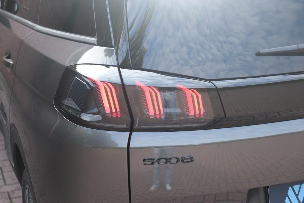 Peugeot 5008 1.2 PureTech 130pk EAT8 GT | Black Pack | Navi | App Connect | Adaptive Cruise | Keyless | Elektrische Achterklep afbeelding 29