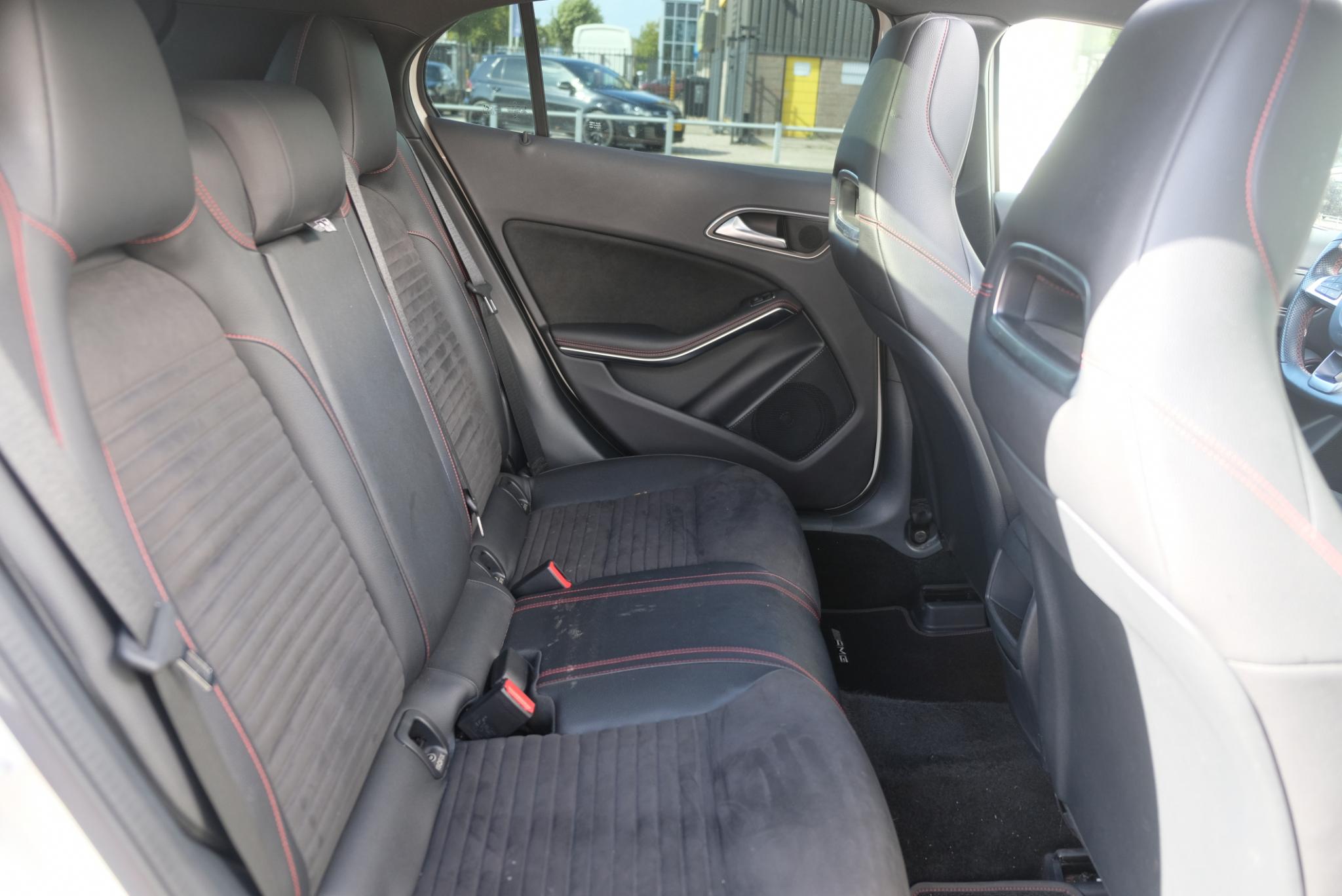 Mercedes-Benz GLA 180 122pk 7G-DCT Business Solution AMG | AMG Styling | Navi | Cruise | Panoramdak | Stoelverwarming | PDC afbeelding 10