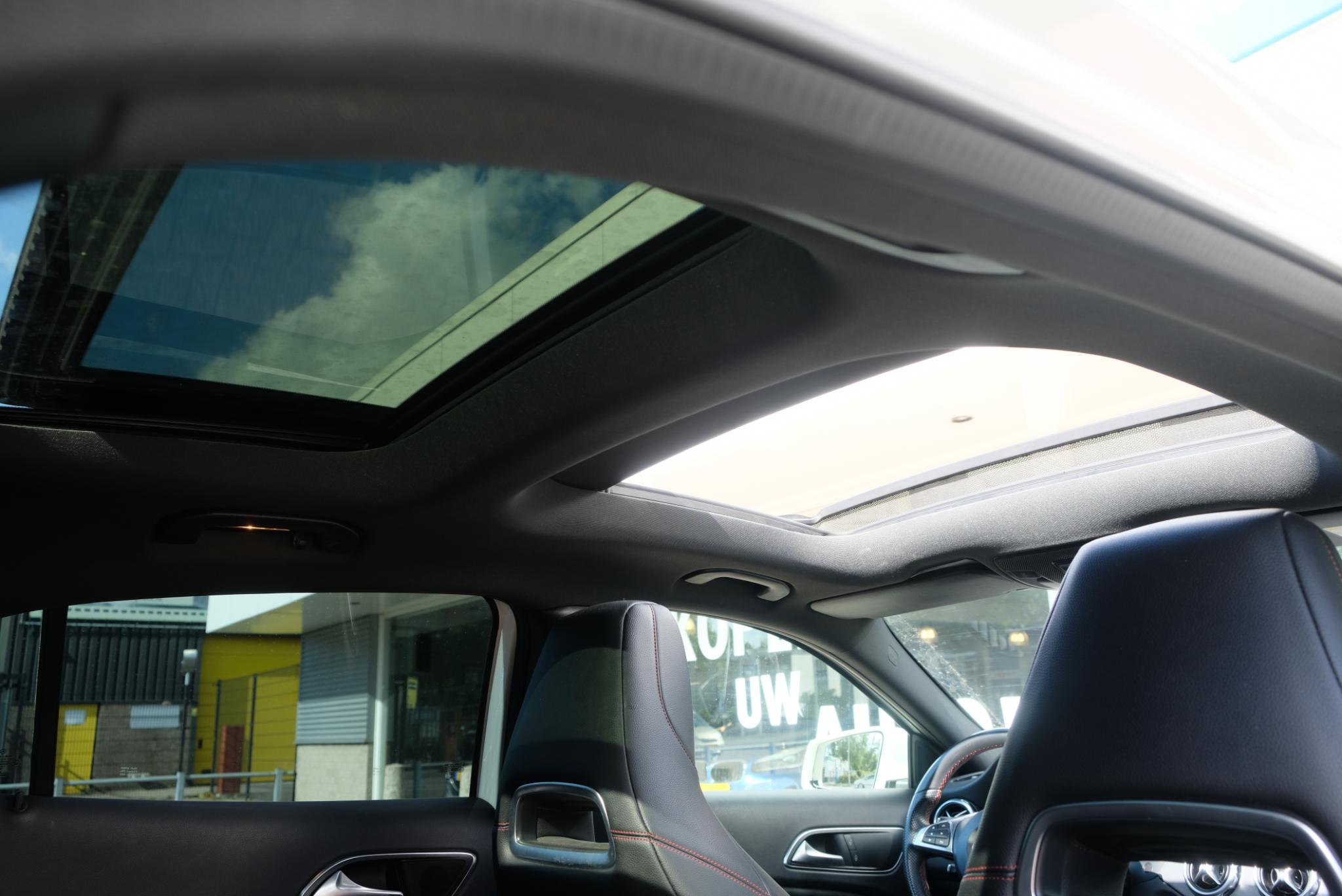 Mercedes-Benz GLA 180 122pk 7G-DCT Business Solution AMG | AMG Styling | Navi | Cruise | Panoramdak | Stoelverwarming | PDC afbeelding 11