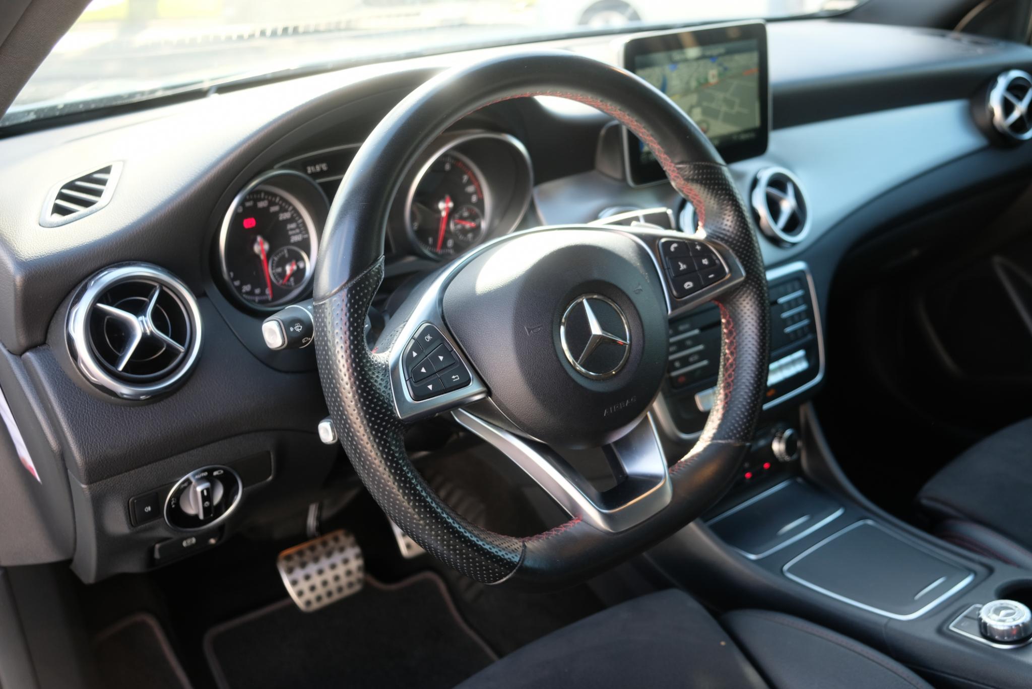 Mercedes-Benz GLA 180 122pk 7G-DCT Business Solution AMG | AMG Styling | Navi | Cruise | Panoramdak | Stoelverwarming | PDC afbeelding 24