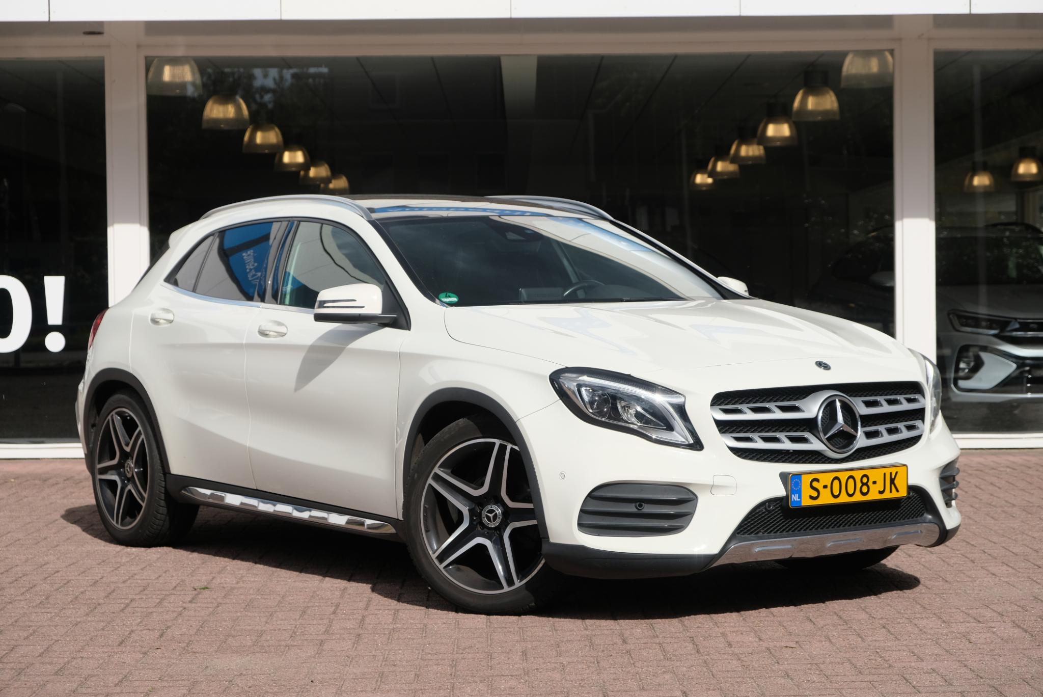 Mercedes-Benz GLA 180 122pk 7G-DCT Business Solution AMG | AMG Styling | Navi | Cruise | Panoramdak | Stoelverwarming | PDC afbeelding 29