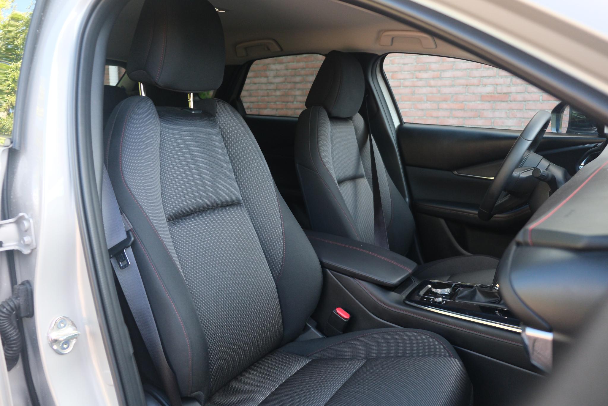 Mazda CX-30 2.5 e-SkyActiv-G M Hybrid 140pk Aut. Homura | Navi | App Connect | Climate | Adaptive Cruise | Head-Up Display | Camera | Keyless | Elektrische Achterklep afbeelding 4