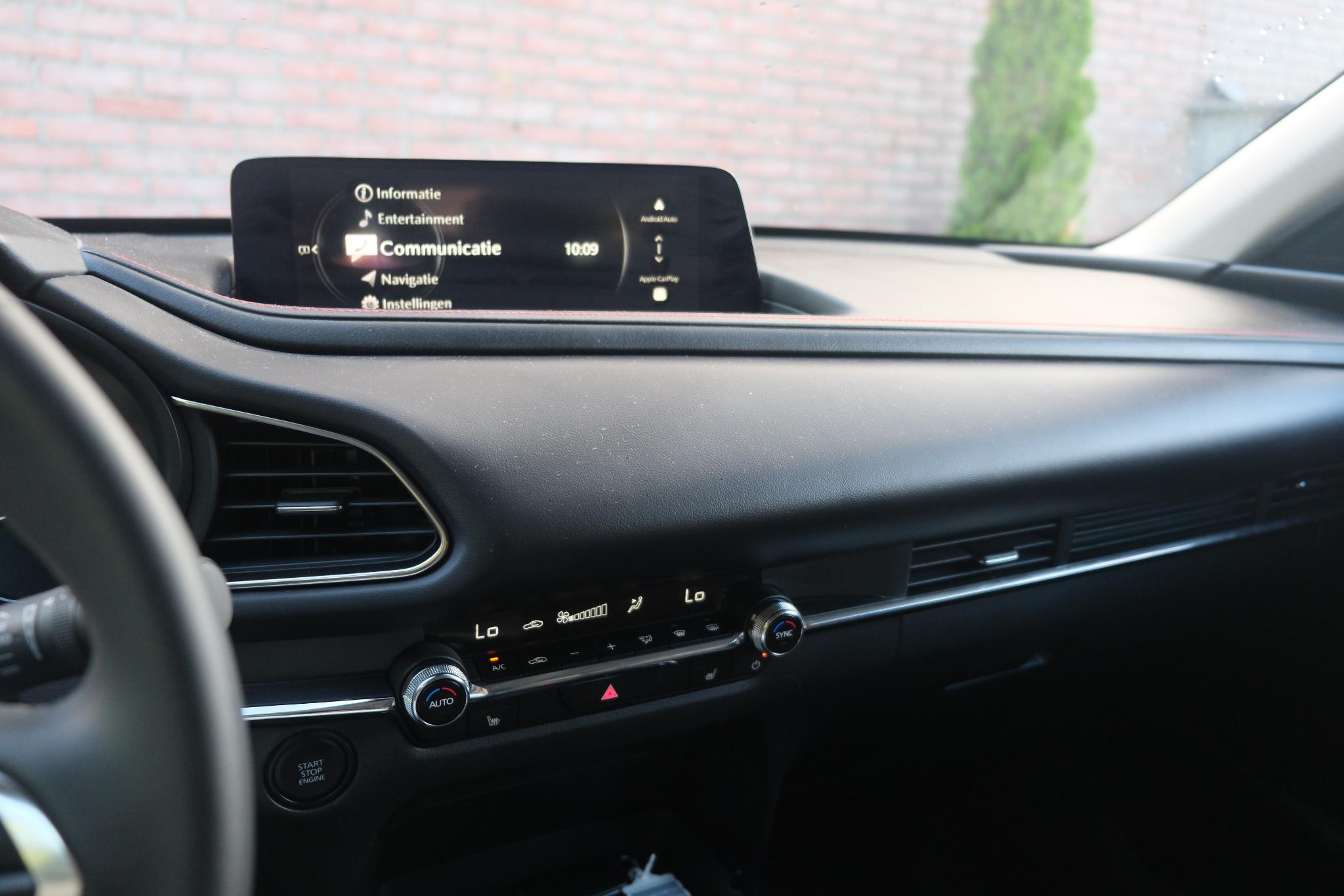 Mazda CX-30 2.5 e-SkyActiv-G M Hybrid 140pk Aut. Homura | Navi | App Connect | Climate | Adaptive Cruise | Head-Up Display | Camera | Keyless | Elektrische Achterklep afbeelding 13