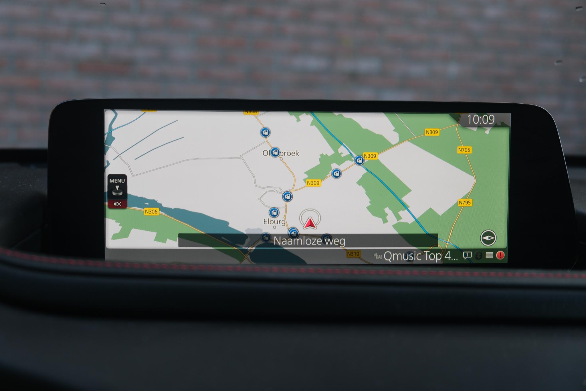 Mazda CX-30 2.5 e-SkyActiv-G M Hybrid 140pk Aut. Homura | Navi | App Connect | Climate | Adaptive Cruise | Head-Up Display | Camera | Keyless | Elektrische Achterklep afbeelding 17