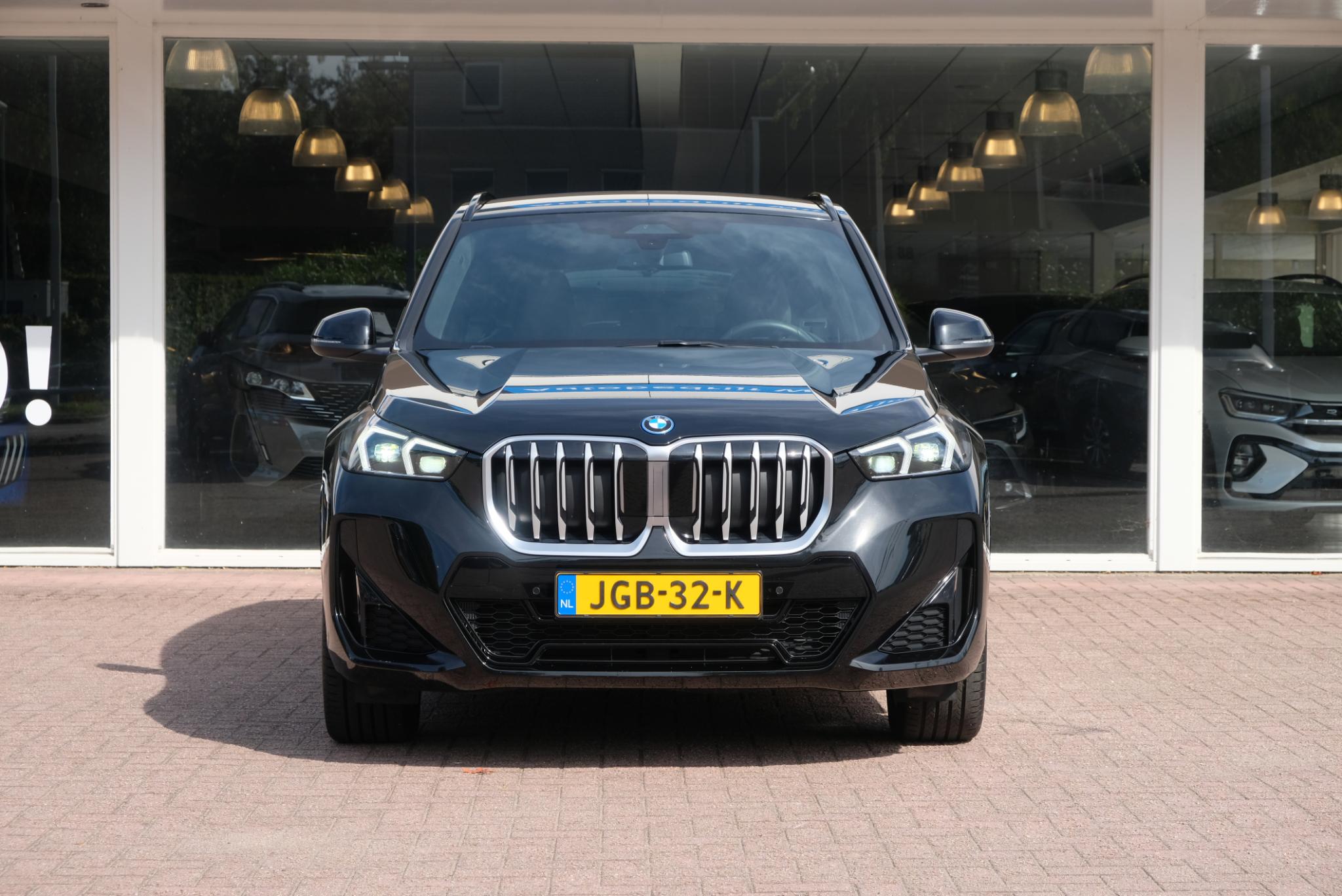 BMW X1 xDrive25e 245pk Aut. M Sport | Navi | Climate | Keyless | Camera | Alcatara | Elektrische Achterklep | Stoelverwarming | PDC afbeelding 3