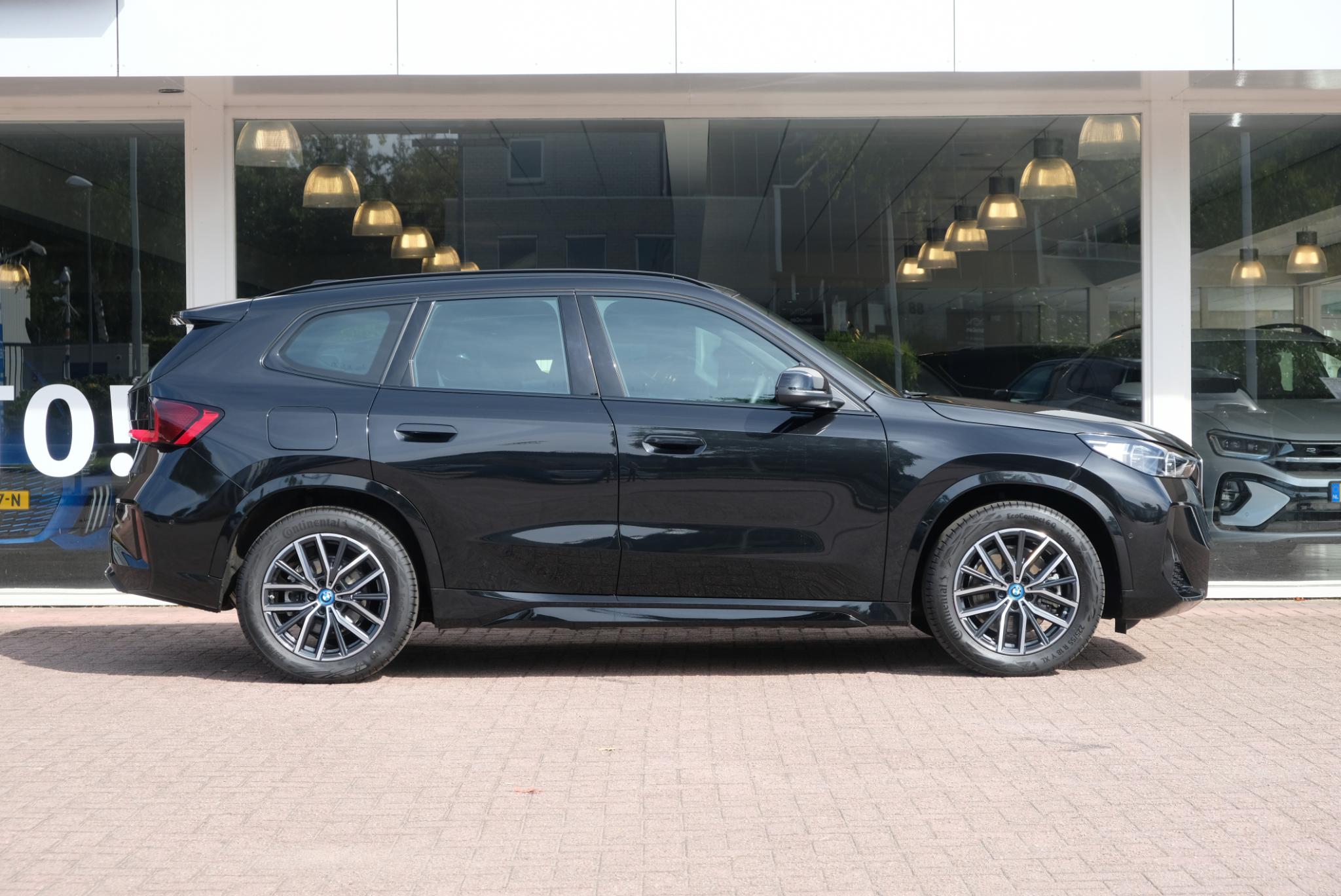 BMW X1 xDrive25e 245pk Aut. M Sport | Navi | Climate | Keyless | Camera | Alcatara | Elektrische Achterklep | Stoelverwarming | PDC afbeelding 4