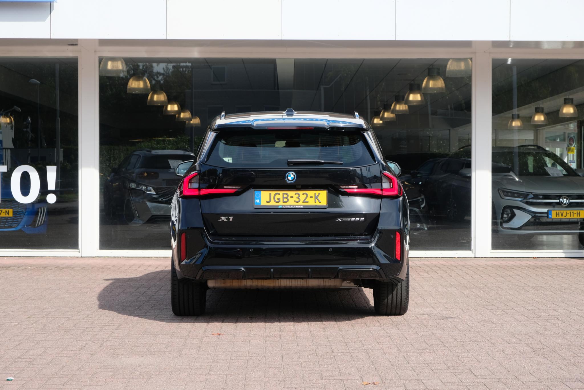 BMW X1 xDrive25e 245pk Aut. M Sport | Navi | Climate | Keyless | Camera | Alcatara | Elektrische Achterklep | Stoelverwarming | PDC afbeelding 5