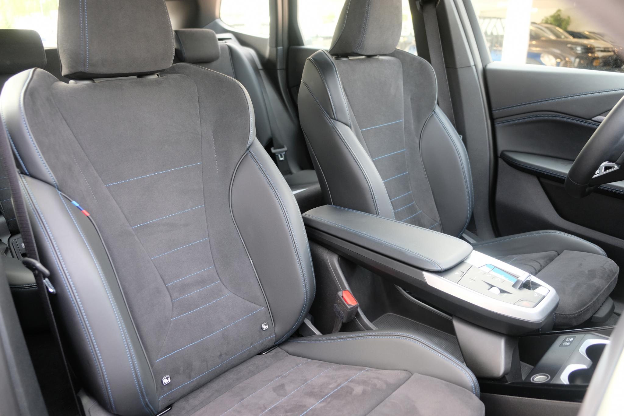 BMW X1 xDrive25e 245pk Aut. M Sport | Navi | Climate | Keyless | Camera | Alcatara | Elektrische Achterklep | Stoelverwarming | PDC afbeelding 8