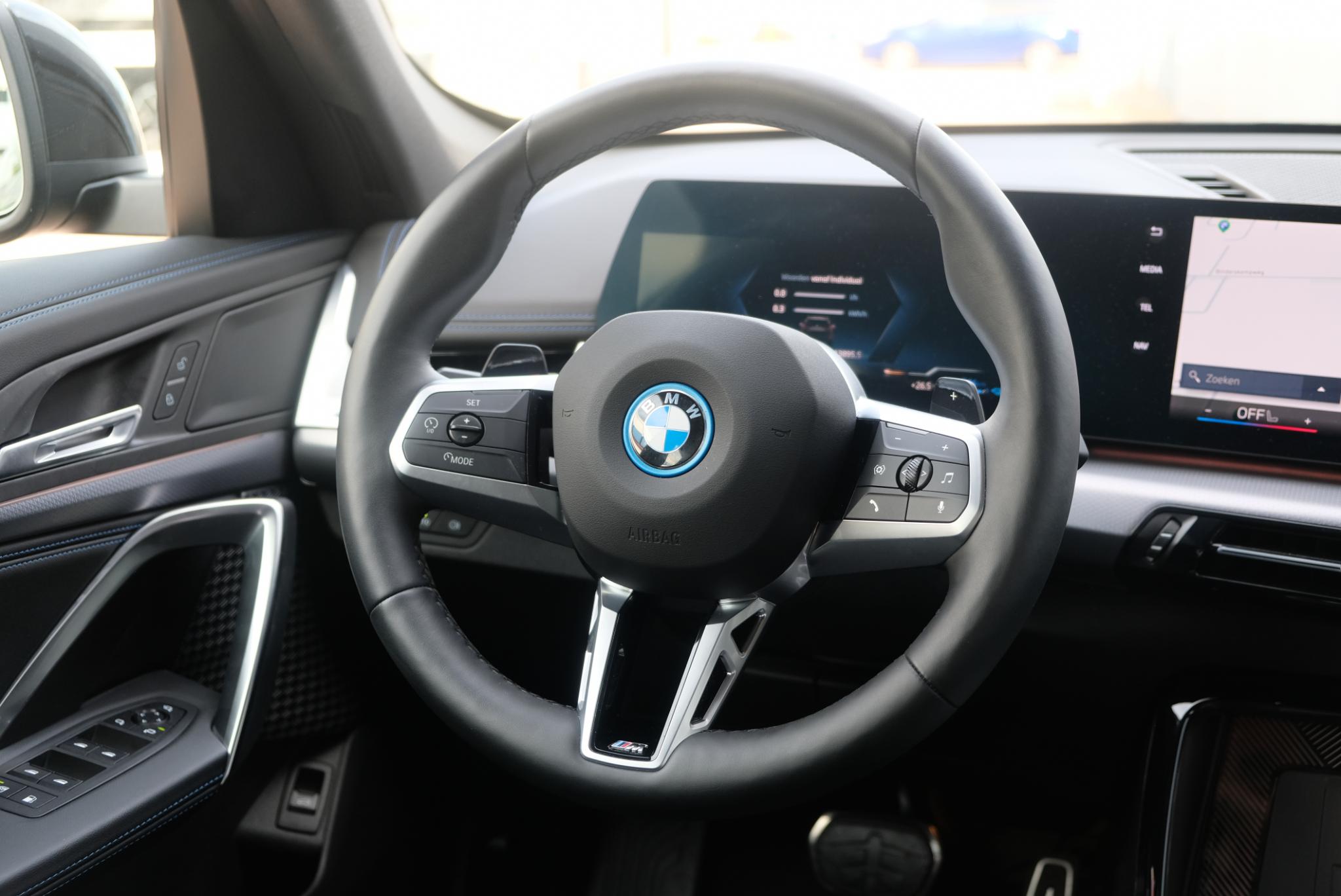 BMW X1 xDrive25e 245pk Aut. M Sport | Navi | Climate | Keyless | Camera | Alcatara | Elektrische Achterklep | Stoelverwarming | PDC afbeelding 14