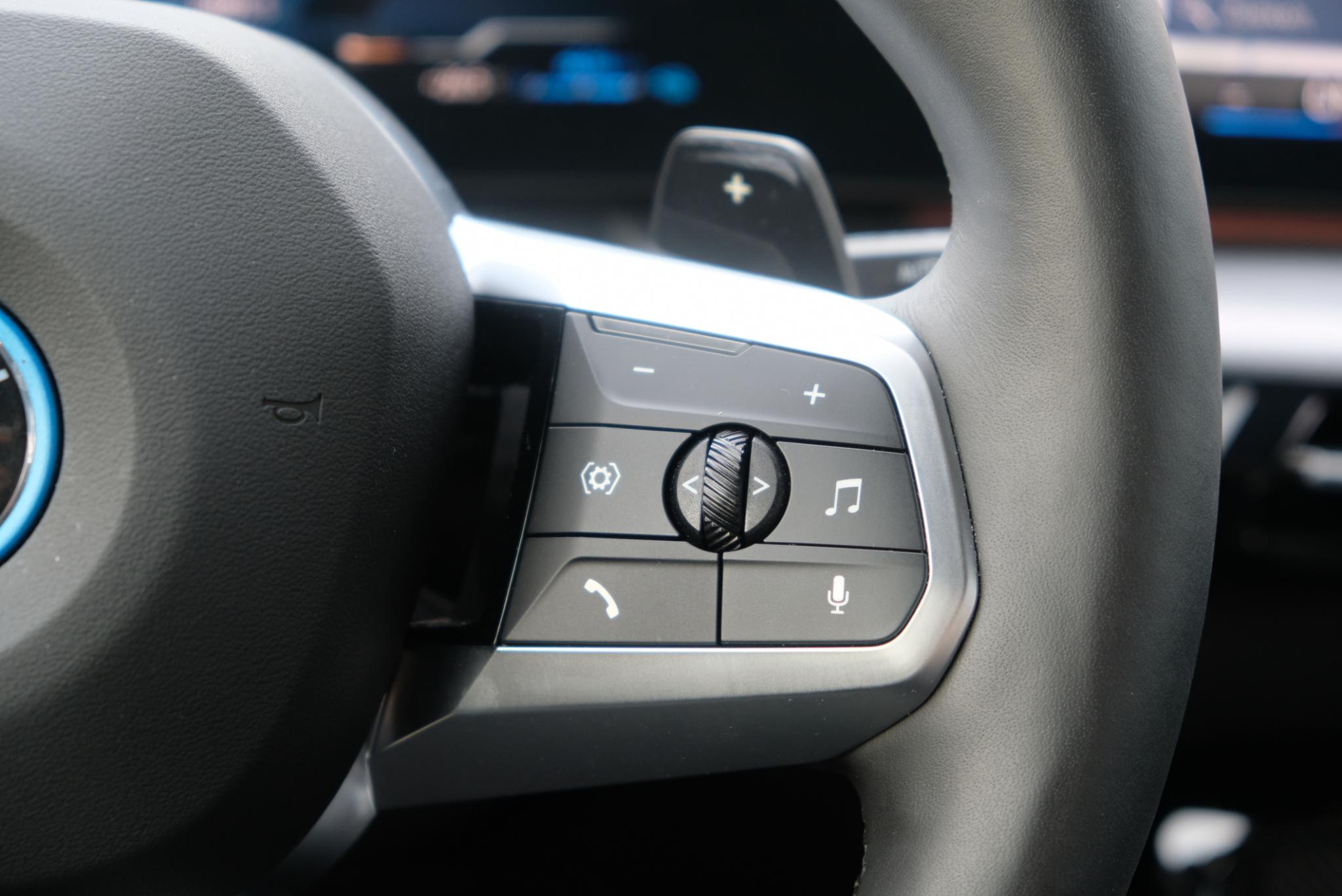 BMW X1 xDrive25e 245pk Aut. M Sport | Navi | Climate | Keyless | Camera | Alcatara | Elektrische Achterklep | Stoelverwarming | PDC afbeelding 16