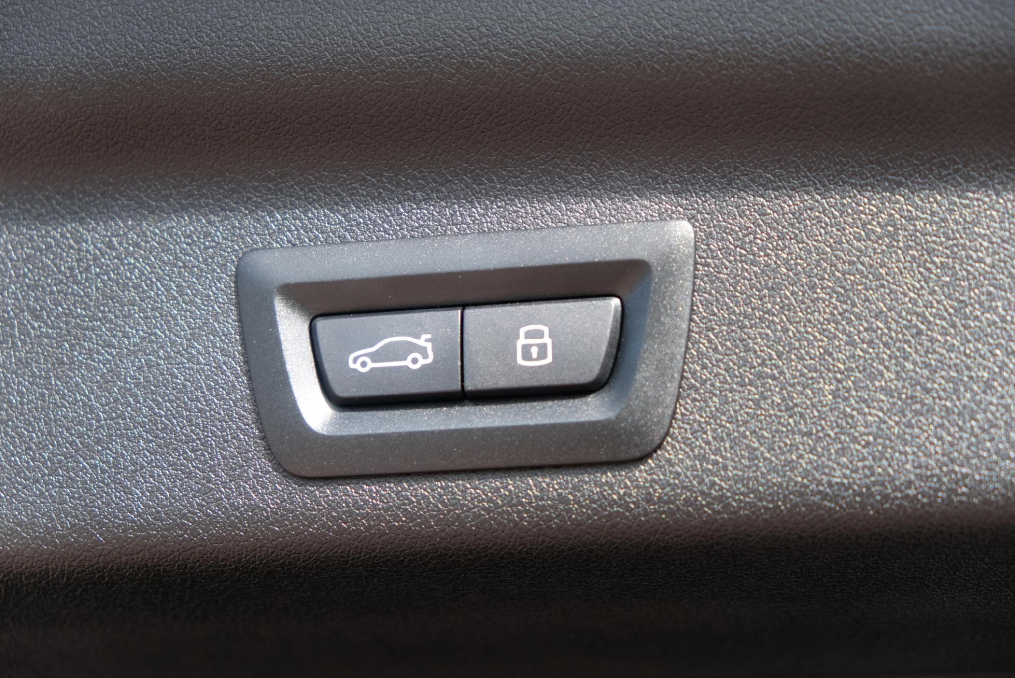 BMW X1 xDrive25e 245pk Aut. M Sport | Navi | Climate | Keyless | Camera | Alcatara | Elektrische Achterklep | Stoelverwarming | PDC afbeelding 25