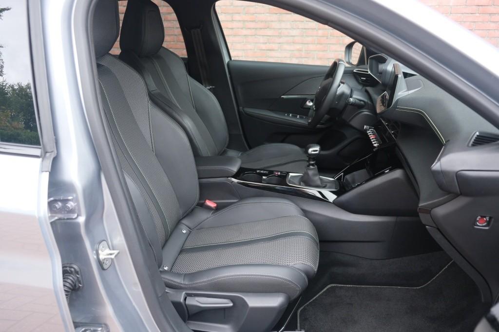 Peugeot 208 1.2 PureTech 100pk GT | Navi | Climate | Adaptive Cruise | Camera | Keyless | PDC afbeelding 4