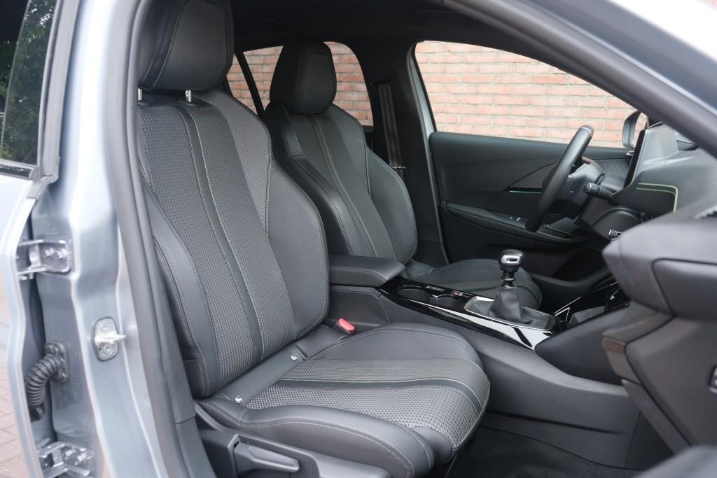 Peugeot 208 1.2 PureTech 100pk GT | Navi | Climate | Adaptive Cruise | Camera | Keyless | PDC afbeelding 5