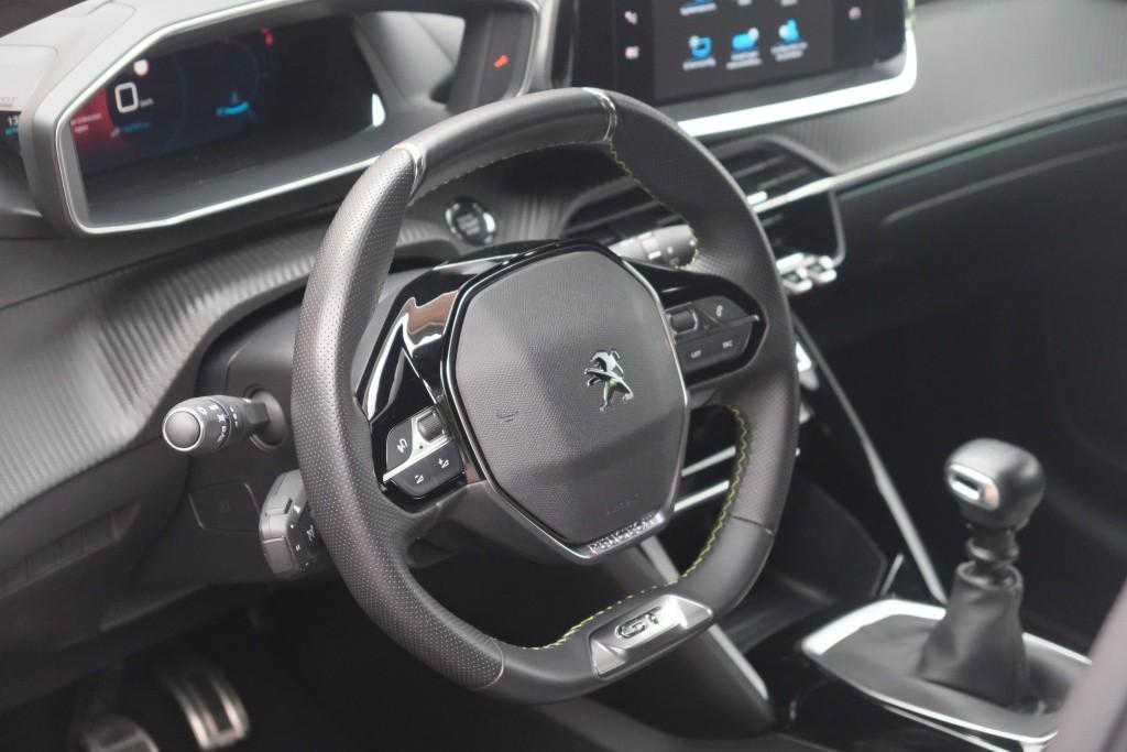 Peugeot 208 1.2 PureTech 100pk GT | Navi | Climate | Adaptive Cruise | Camera | Keyless | PDC afbeelding 7