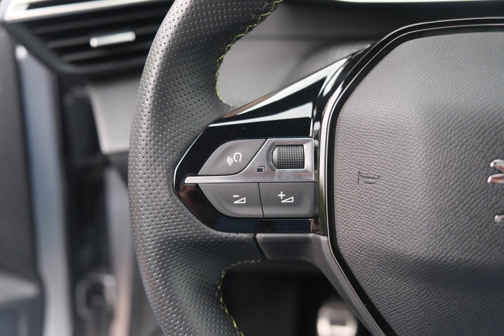 Peugeot 208 1.2 PureTech 100pk GT | Navi | Climate | Adaptive Cruise | Camera | Keyless | PDC afbeelding 8