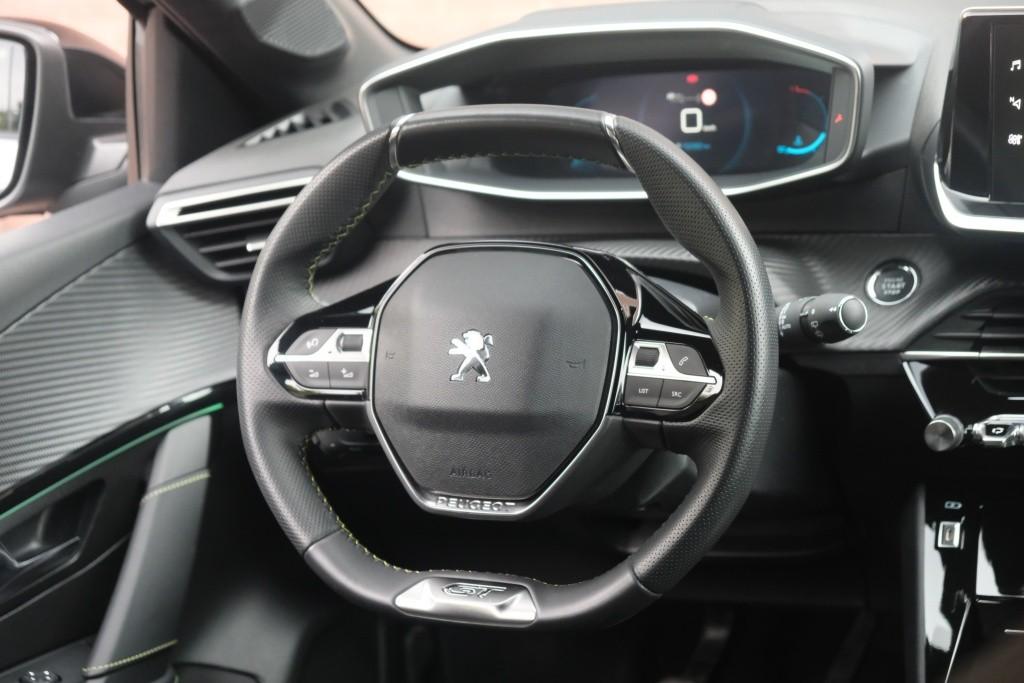 Peugeot 208 1.2 PureTech 100pk GT | Navi | Climate | Adaptive Cruise | Camera | Keyless | PDC afbeelding 11