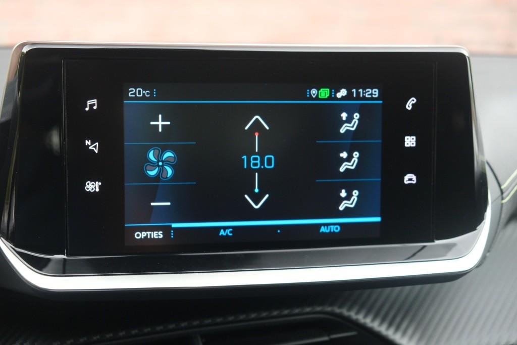 Peugeot 208 1.2 PureTech 100pk GT | Navi | Climate | Adaptive Cruise | Camera | Keyless | PDC afbeelding 16