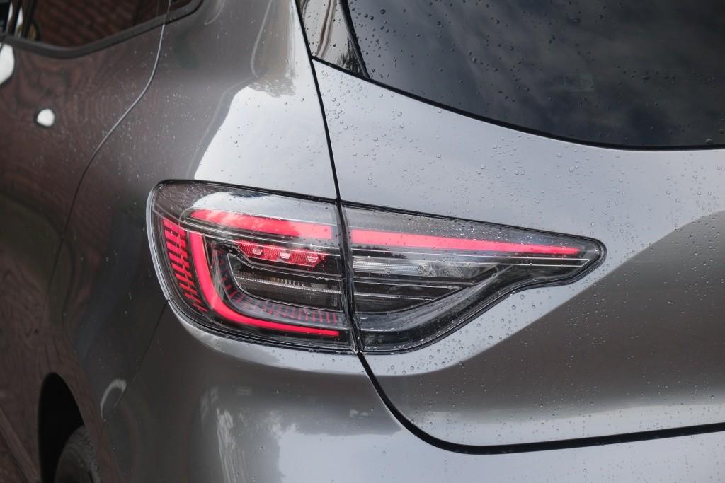 Renault Clio 1.0 TCe 90pk Techno | Navi | App Connect | Climate | Cruise | Camera | Keyless | PDC afbeelding 27