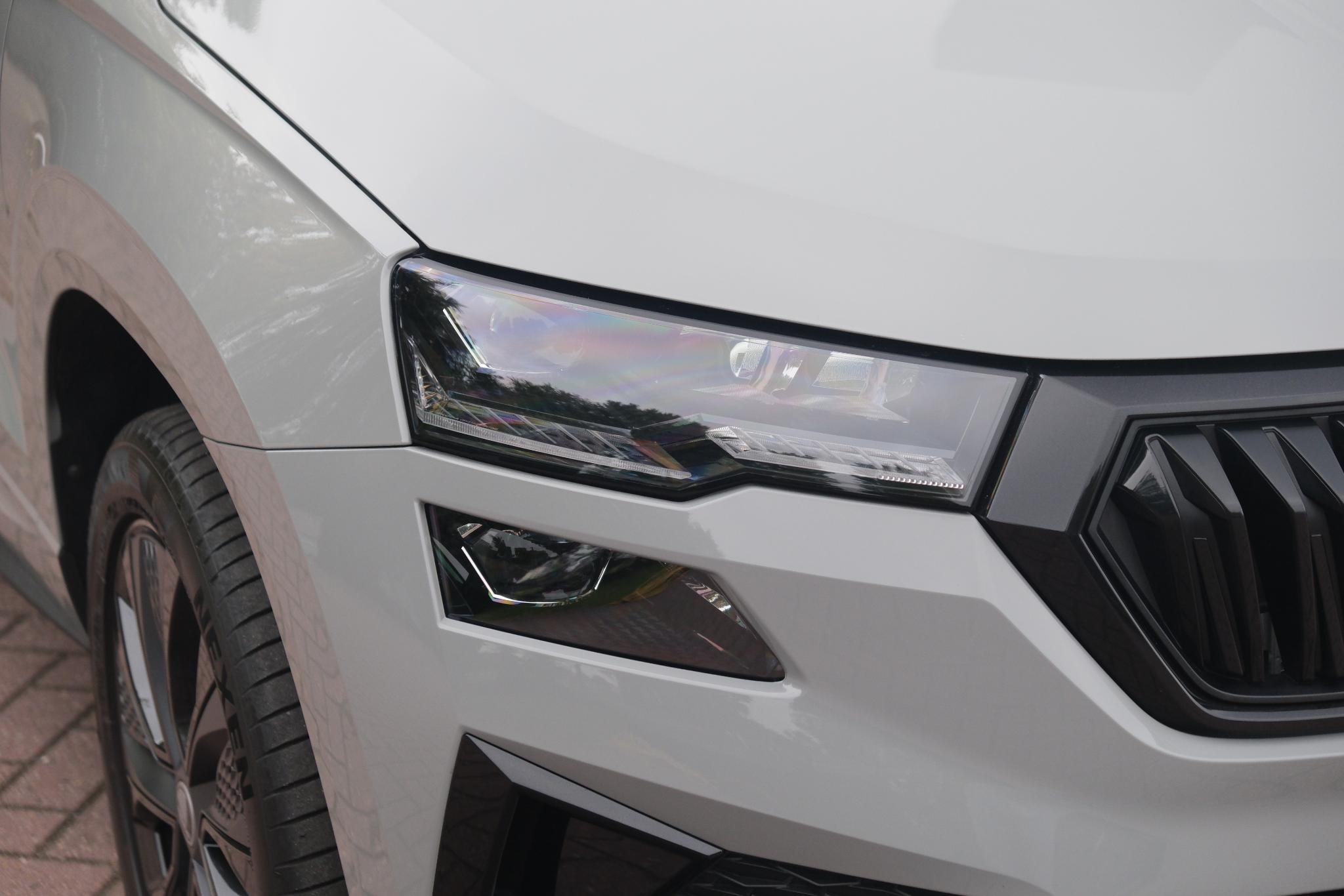 Skoda Karoq 1.5 TSi 150pk DSG Sportline | Navi | App Connect | Climate | Adaptive Cruise | Camera | Matrix LED | Elektrische Achterklep | Trekhaak afbeelding 2