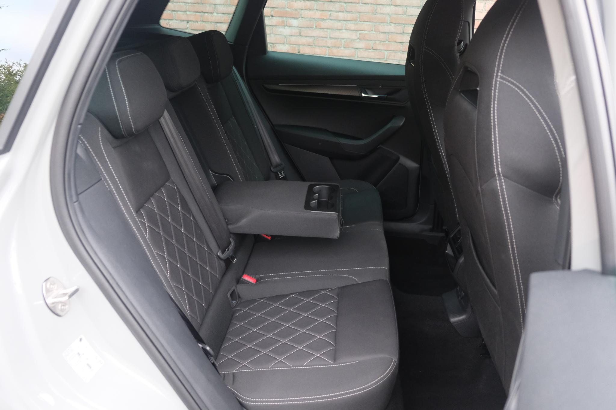 Skoda Karoq 1.5 TSi 150pk DSG Sportline | Navi | App Connect | Climate | Adaptive Cruise | Camera | Matrix LED | Elektrische Achterklep | Trekhaak afbeelding 3