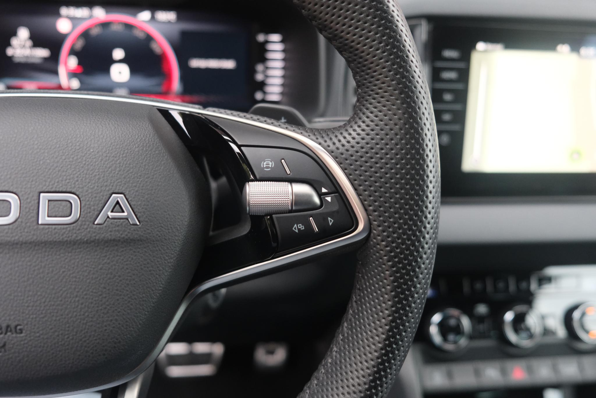 Skoda Karoq 1.5 TSi 150pk DSG Sportline | Navi | App Connect | Climate | Adaptive Cruise | Camera | Matrix LED | Elektrische Achterklep | Trekhaak afbeelding 10