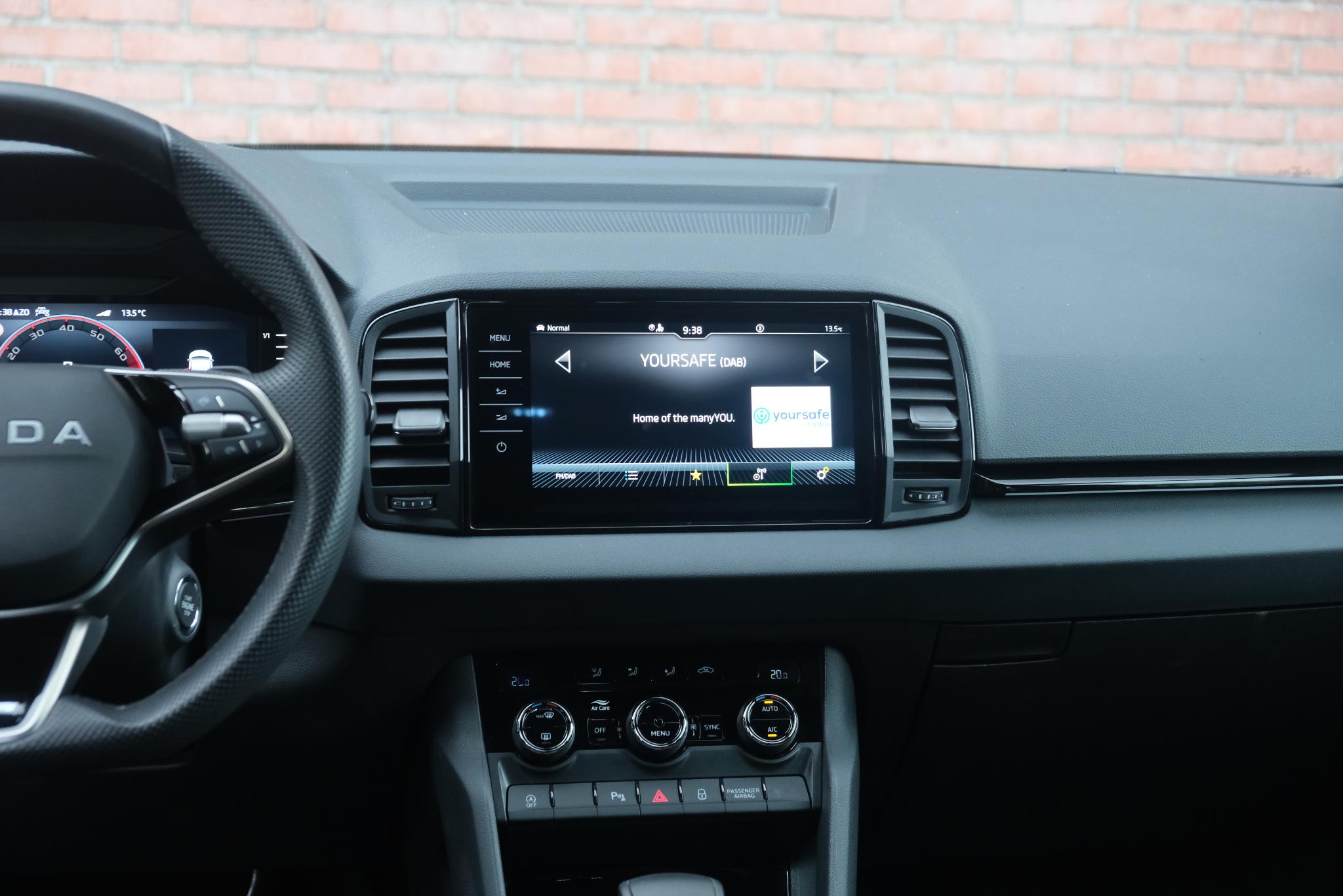 Skoda Karoq 1.5 TSi 150pk DSG Sportline | Navi | App Connect | Climate | Adaptive Cruise | Camera | Matrix LED | Elektrische Achterklep | Trekhaak afbeelding 16