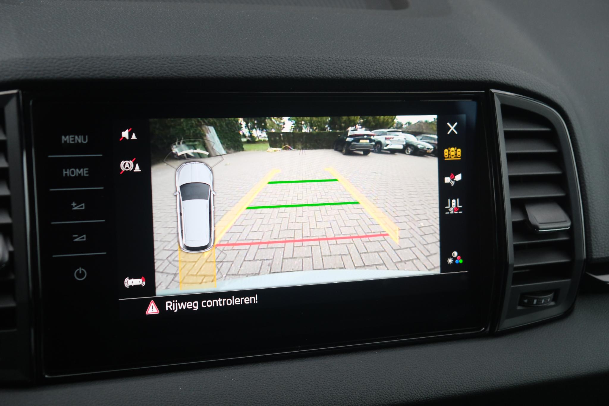 Skoda Karoq 1.5 TSi 150pk DSG Sportline | Navi | App Connect | Climate | Adaptive Cruise | Camera | Matrix LED | Elektrische Achterklep | Trekhaak afbeelding 21