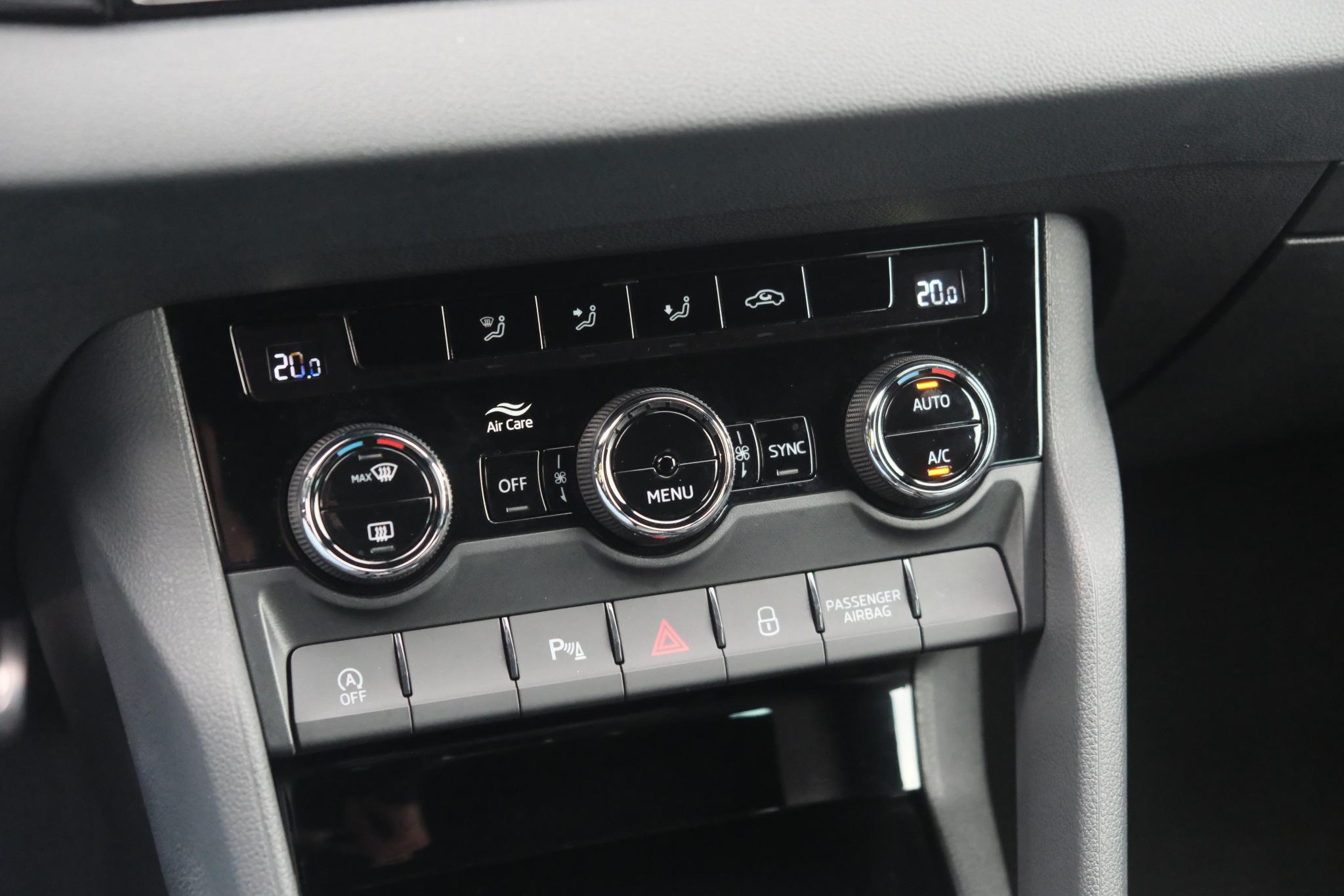 Skoda Karoq 1.5 TSi 150pk DSG Sportline | Navi | App Connect | Climate | Adaptive Cruise | Camera | Matrix LED | Elektrische Achterklep | Trekhaak afbeelding 23