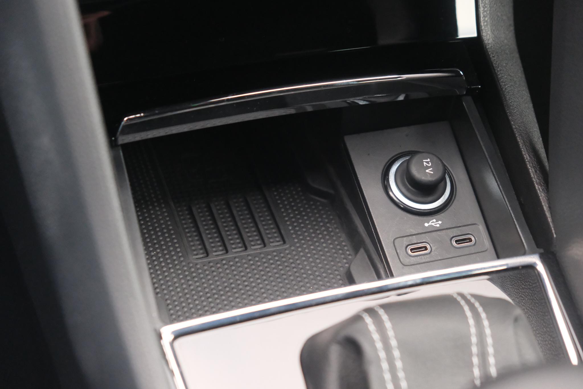 Skoda Karoq 1.5 TSi 150pk DSG Sportline | Navi | App Connect | Climate | Adaptive Cruise | Camera | Matrix LED | Elektrische Achterklep | Trekhaak afbeelding 24