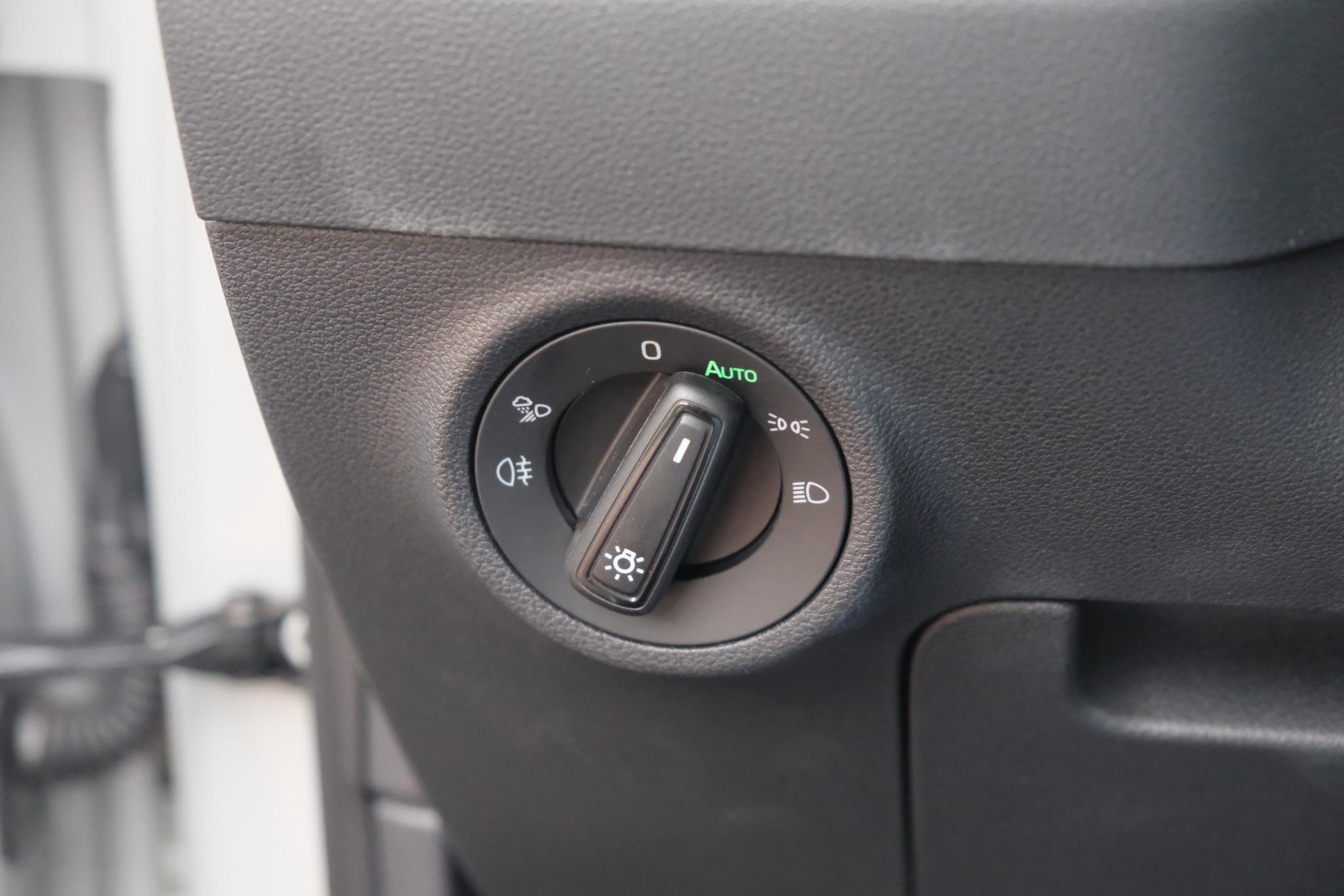 Skoda Karoq 1.5 TSi 150pk DSG Sportline | Navi | App Connect | Climate | Adaptive Cruise | Camera | Matrix LED | Elektrische Achterklep | Trekhaak afbeelding 27