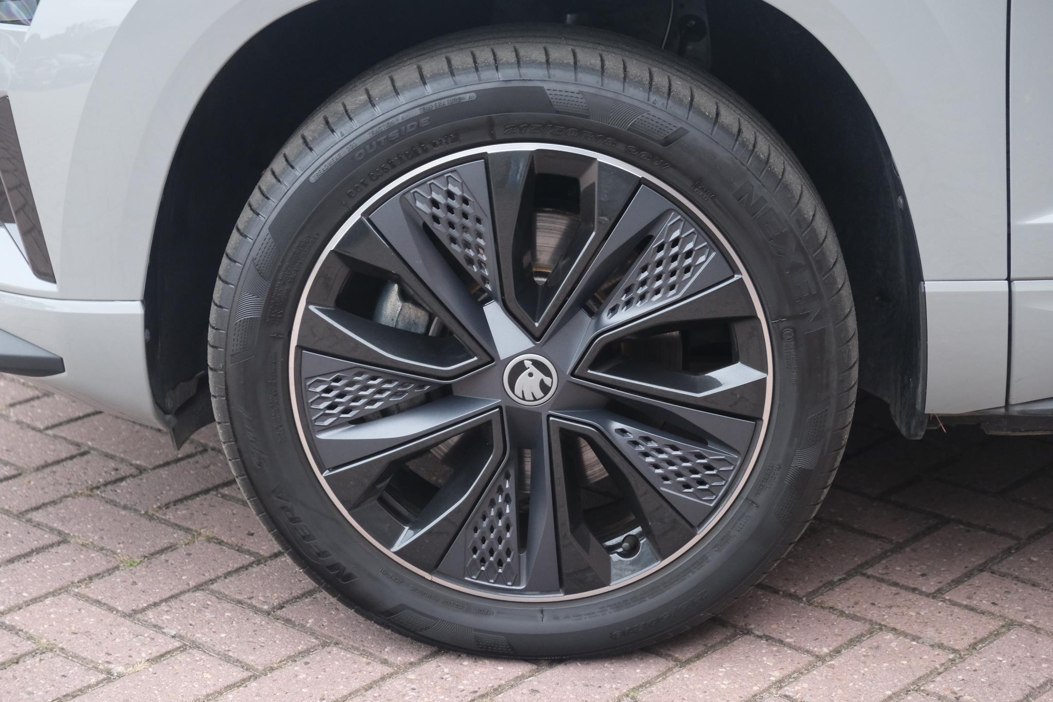 Skoda Karoq 1.5 TSi 150pk DSG Sportline | Navi | App Connect | Climate | Adaptive Cruise | Camera | Matrix LED | Elektrische Achterklep | Trekhaak afbeelding 29