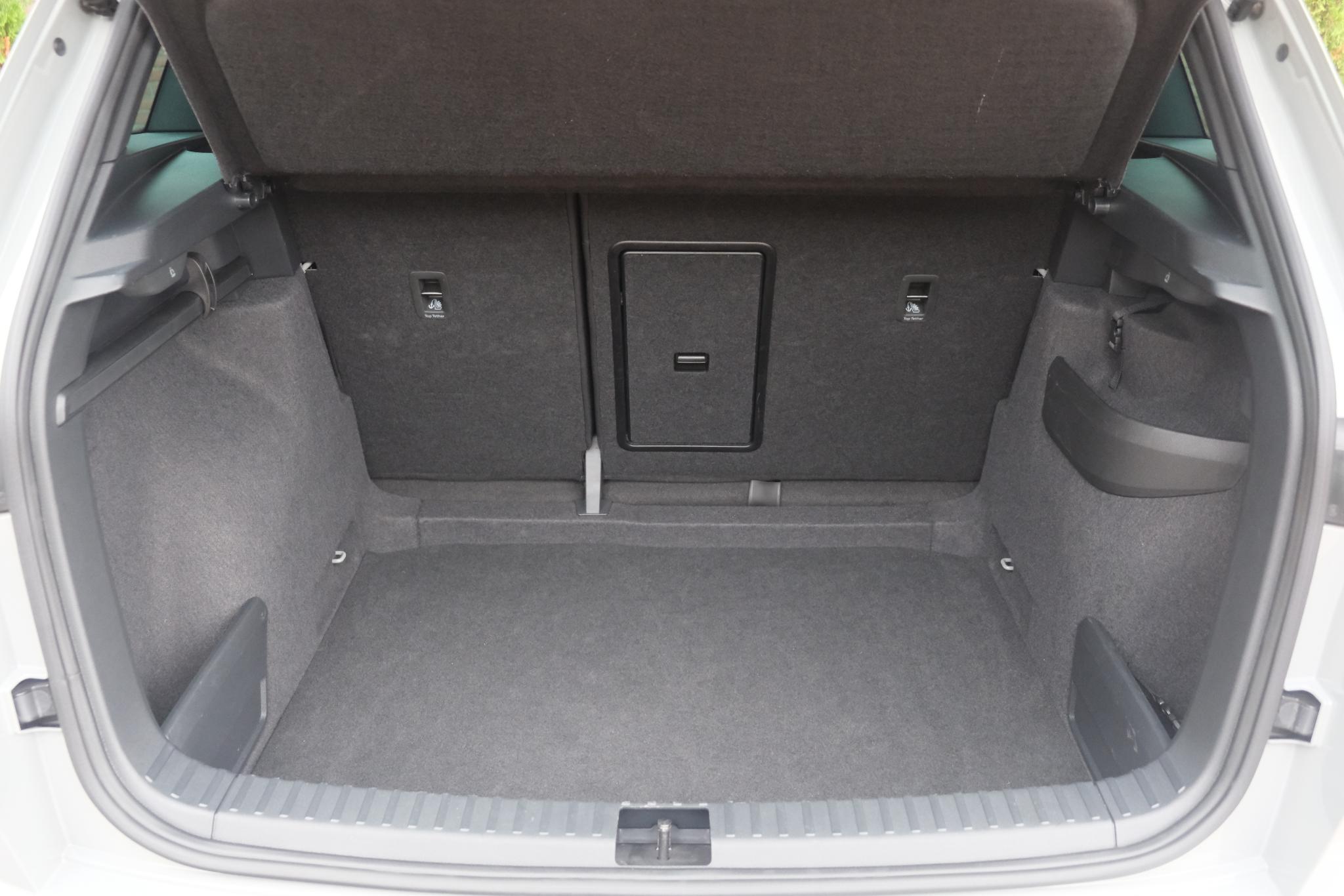 Skoda Karoq 1.5 TSi 150pk DSG Sportline | Navi | App Connect | Climate | Adaptive Cruise | Camera | Matrix LED | Elektrische Achterklep | Trekhaak afbeelding 32