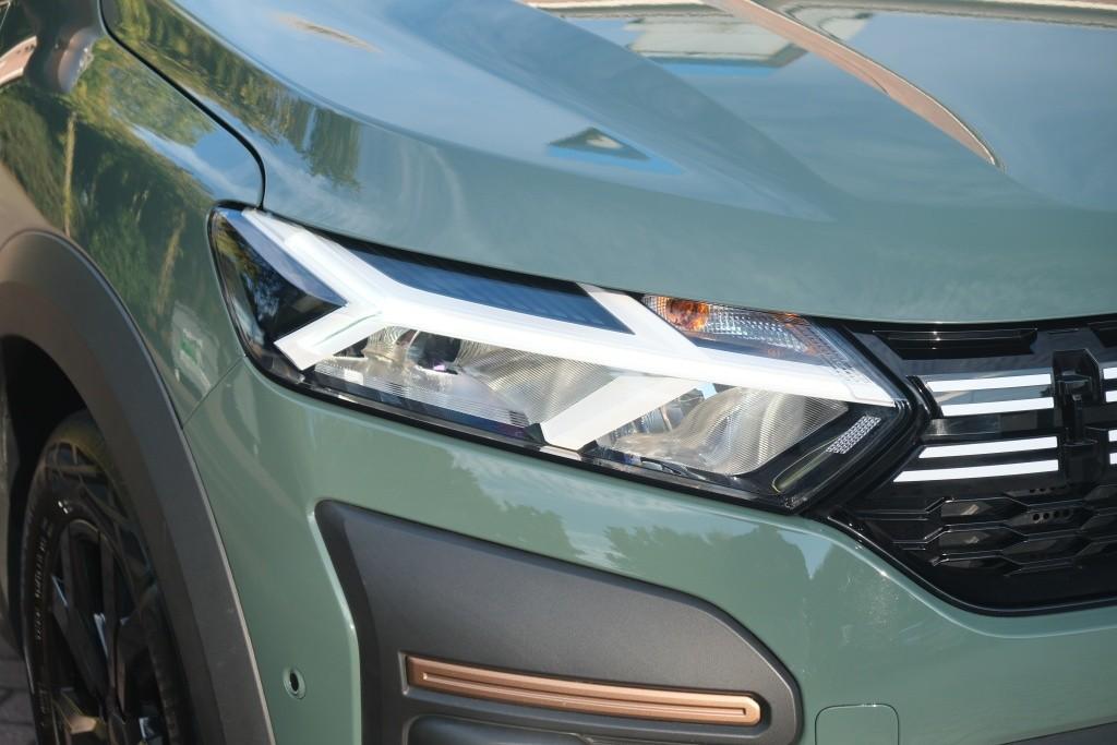 Dacia Jogger 1.6 Hybrid 140pk Aut. Extreme 7p. | Navi | App Connect | Climate | Cruise | Camera | Keyless | Blind Spot | PDC afbeelding 2