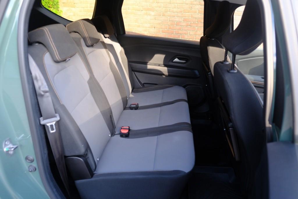 Dacia Jogger 1.6 Hybrid 140pk Aut. Extreme 7p. | Navi | App Connect | Climate | Cruise | Camera | Keyless | Blind Spot | PDC afbeelding 3