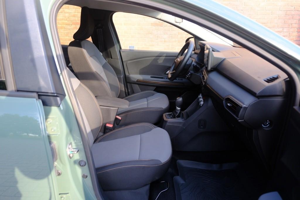 Dacia Jogger 1.6 Hybrid 140pk Aut. Extreme 7p. | Navi | App Connect | Climate | Cruise | Camera | Keyless | Blind Spot | PDC afbeelding 4