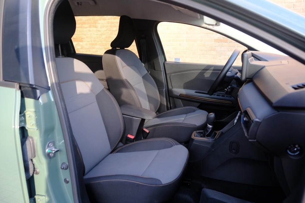 Dacia Jogger 1.6 Hybrid 140pk Aut. Extreme 7p. | Navi | App Connect | Climate | Cruise | Camera | Keyless | Blind Spot | PDC afbeelding 6