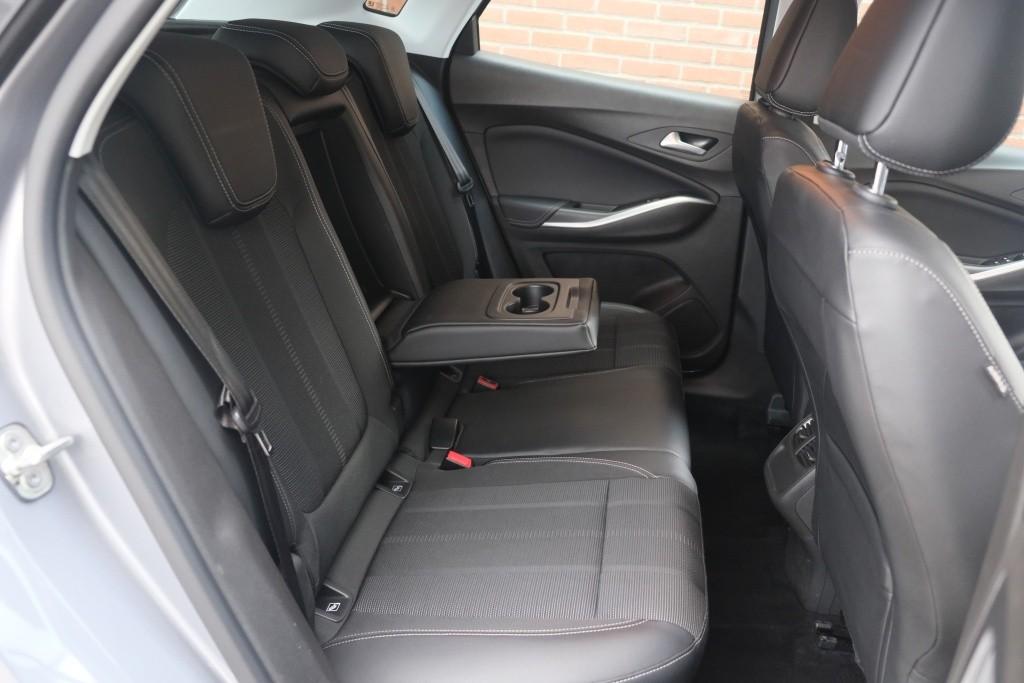 Opel Grandland 1.2 Turbo 130pk GS | Navi | App Connect | Climate | Cruise | Camera | Blind Spot | Winter Pakket afbeelding 3