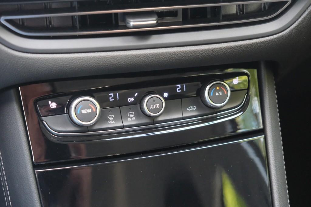 Opel Grandland 1.2 Turbo 130pk GS | Navi | App Connect | Climate | Cruise | Camera | Blind Spot | Winter Pakket afbeelding 17