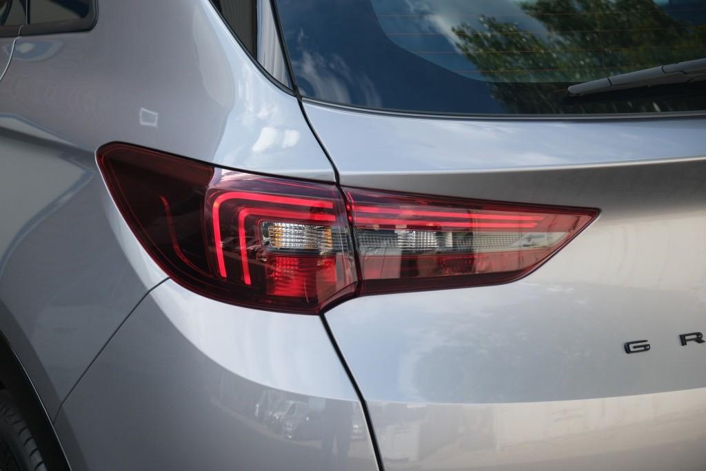 Opel Grandland 1.2 Turbo 130pk GS | Navi | App Connect | Climate | Cruise | Camera | Blind Spot | Winter Pakket afbeelding 24