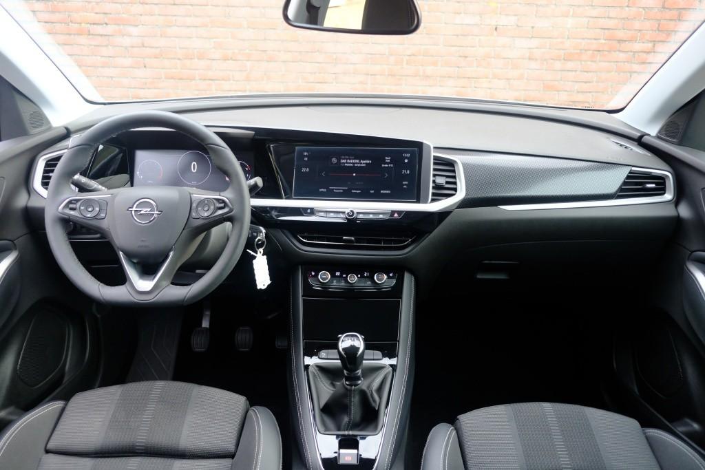 Opel Grandland 1.2 Turbo 130pk GS | Navi | App Connect | Climate | Cruise | Camera | Blind Spot | Winter Pakket afbeelding 7