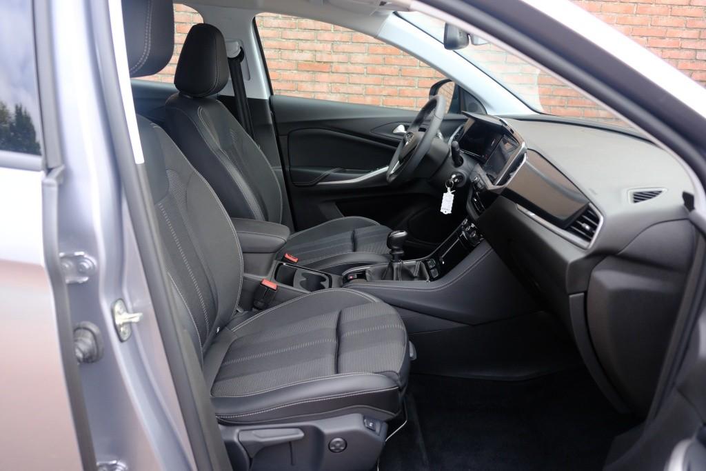 Opel Grandland 1.2 Turbo 130pk GS | Navi | App Connect | Climate | Cruise | Camera | Blind Spot | Winter Pakket afbeelding 4