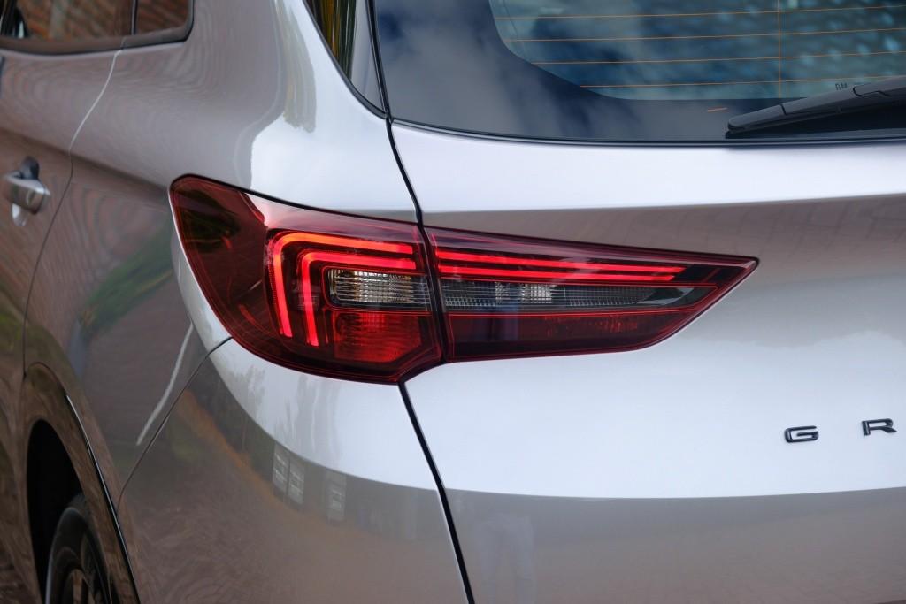 Opel Grandland 1.2 Turbo 130pk GS | Navi | App Connect | Climate | Cruise | Camera | Blind Spot | Winter Pakket afbeelding 33