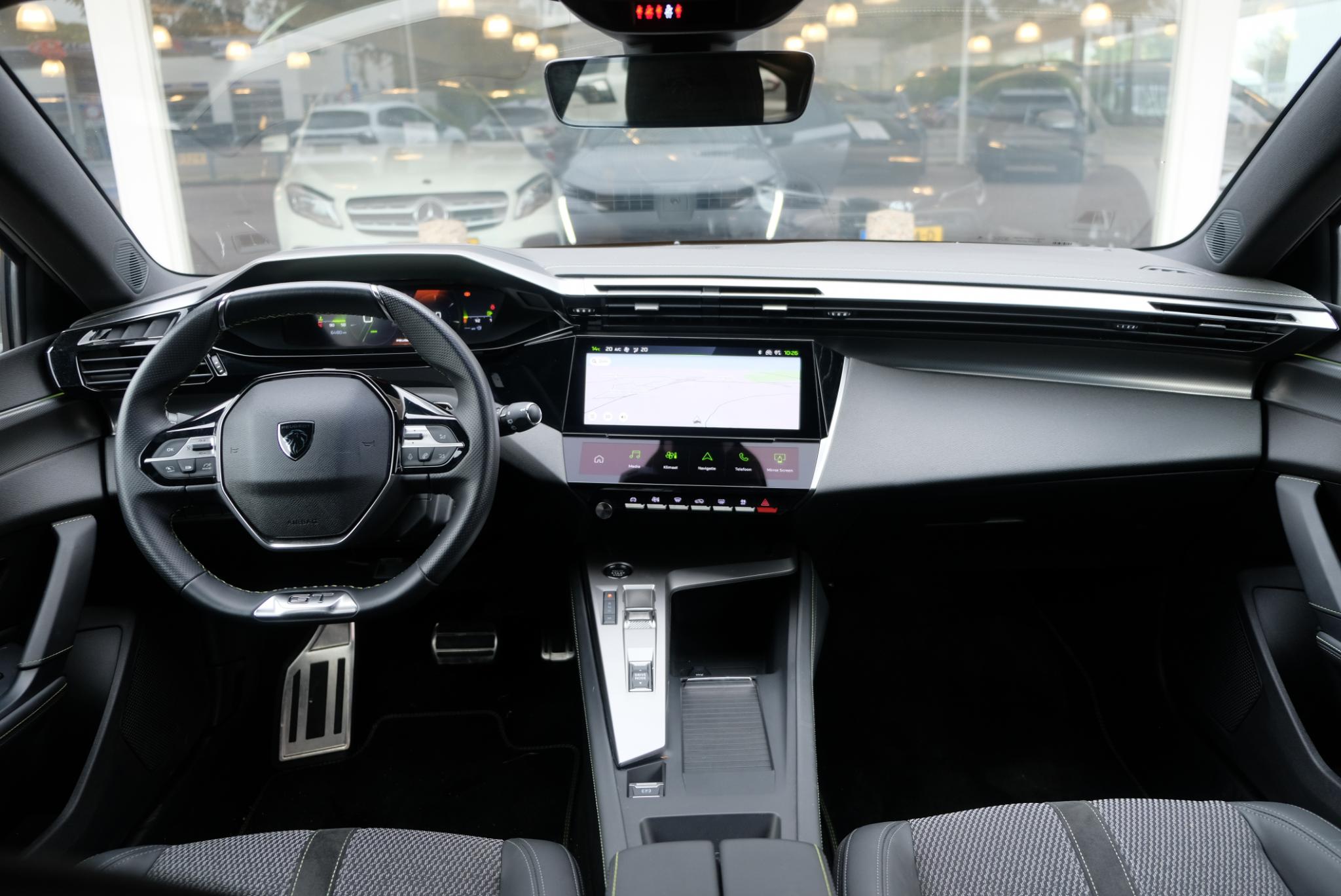 Peugeot 308 SW 1.2 PureTech 130pk EAT8 GT | Navi | App Connect | Climate | Adaptive Cruise | Camera | Keyless | PDC | 18" velgen afbeelding 2