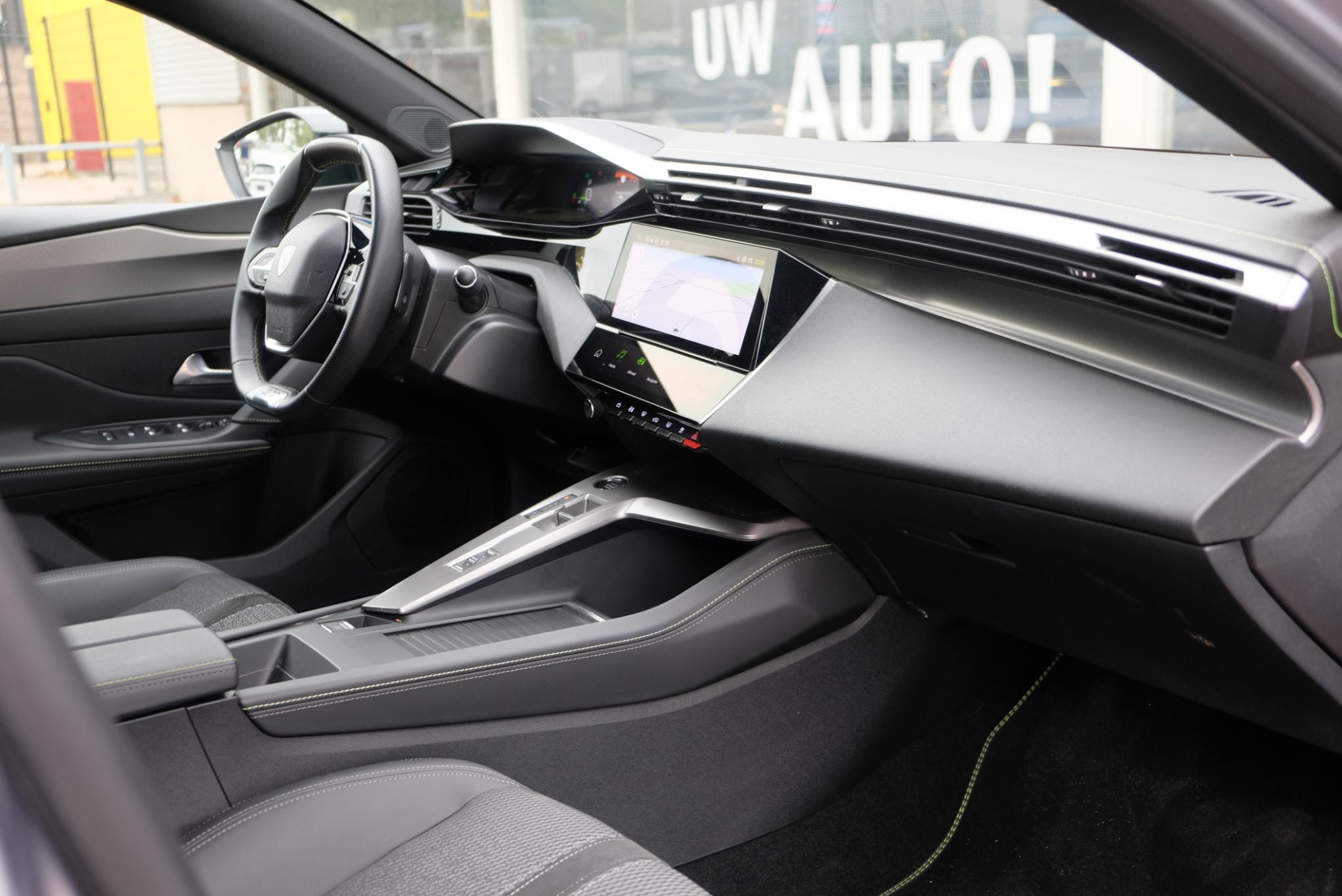 Peugeot 308 SW 1.2 PureTech 130pk EAT8 GT | Navi | App Connect | Climate | Adaptive Cruise | Camera | Keyless | PDC | 18" velgen afbeelding 8