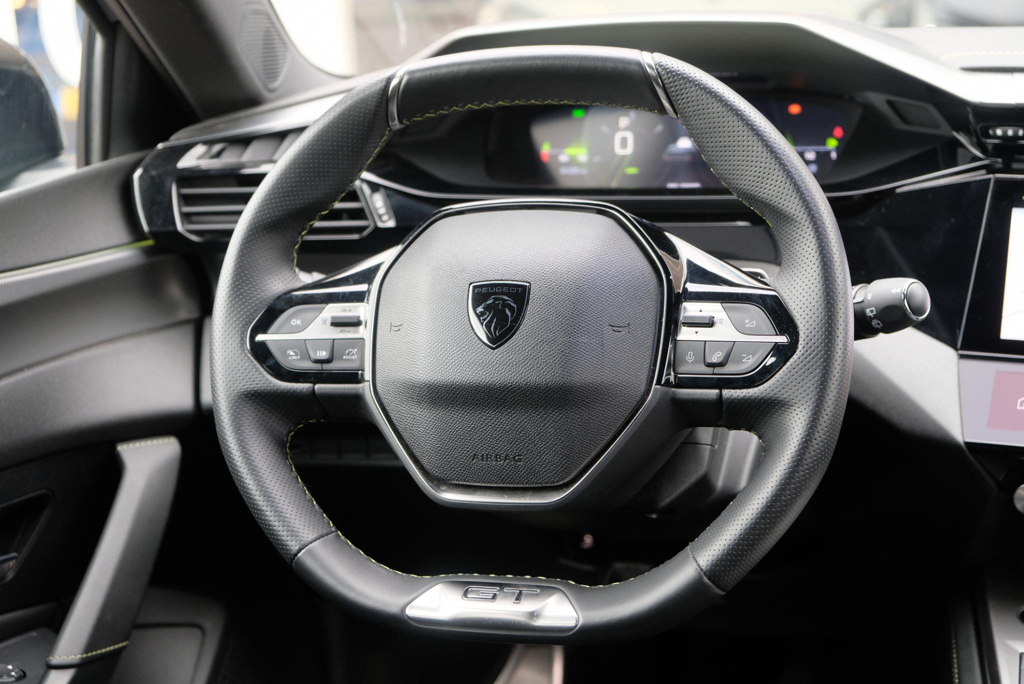 Peugeot 308 SW 1.2 PureTech 130pk EAT8 GT | Navi | App Connect | Climate | Adaptive Cruise | Camera | Keyless | PDC | 18" velgen afbeelding 13