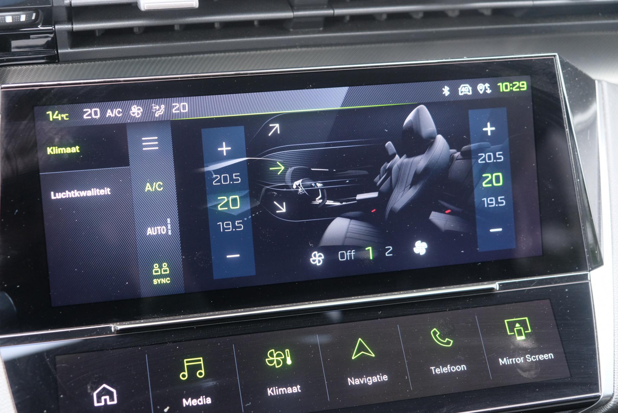 Peugeot 308 SW 1.2 PureTech 130pk EAT8 GT | Navi | App Connect | Climate | Adaptive Cruise | Camera | Keyless | PDC | 18" velgen afbeelding 16