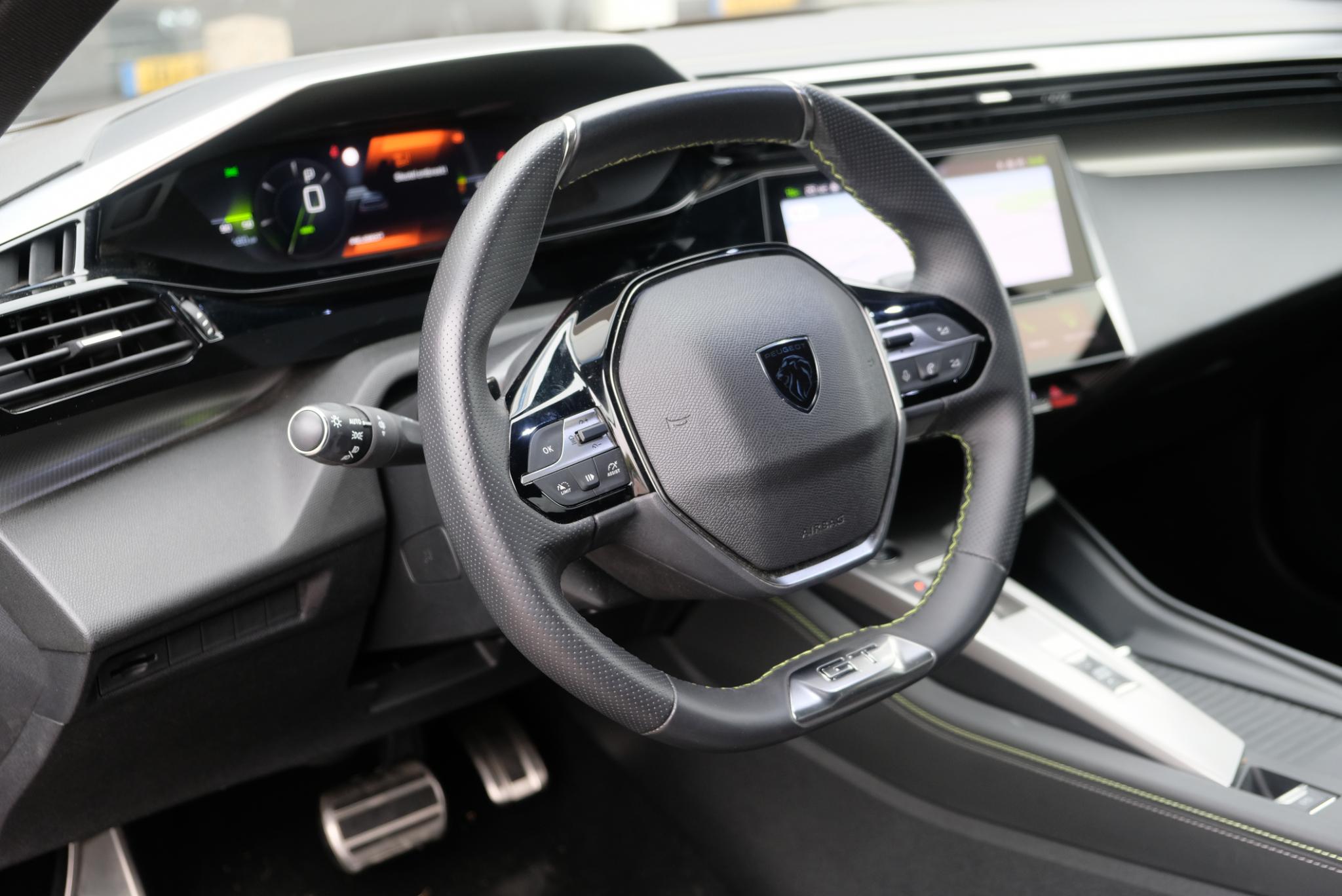 Peugeot 308 SW 1.2 PureTech 130pk EAT8 GT | Navi | App Connect | Climate | Adaptive Cruise | Camera | Keyless | PDC | 18" velgen afbeelding 17